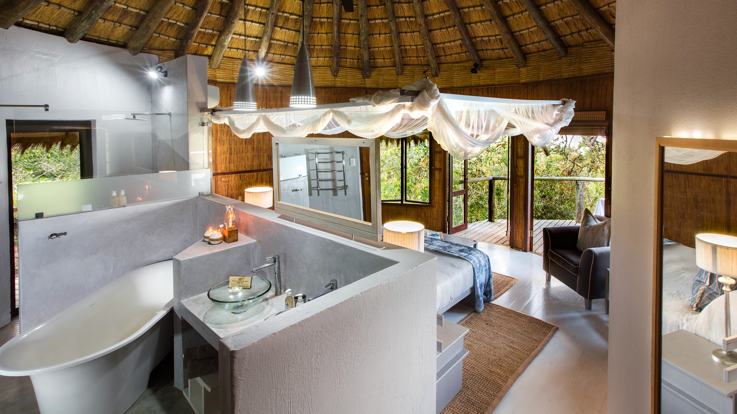 Thonga Beach Lodge Deluxe Ocean View Family Room & Bathroom