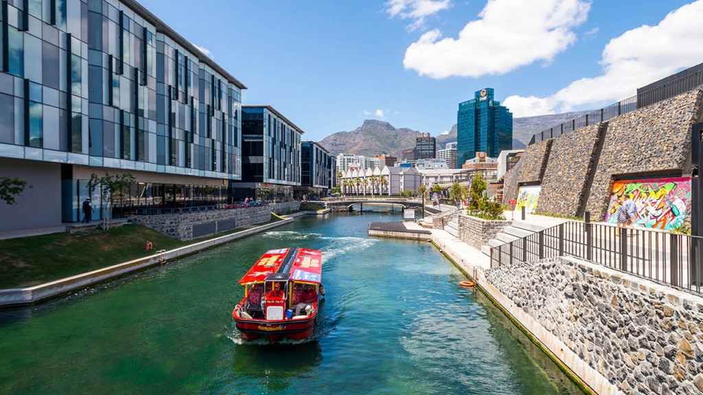 Water-Taxi-aha-Harbour-Bridge-Hotel-and-Suites